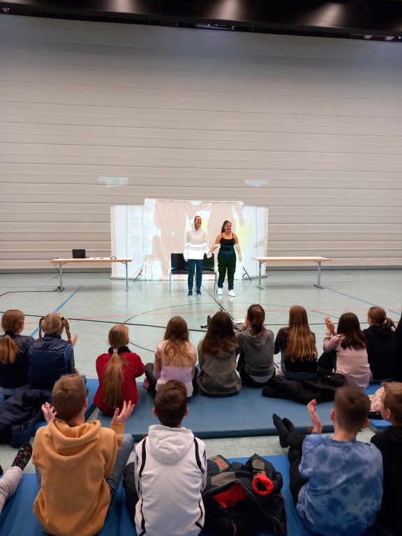 2023_12_21 Theaterstück Cybermobbing 4 2023_12_21 Theaterstück Cybermobbing 4